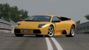 Lamborghini murcielago 2001 желтый на трассе 